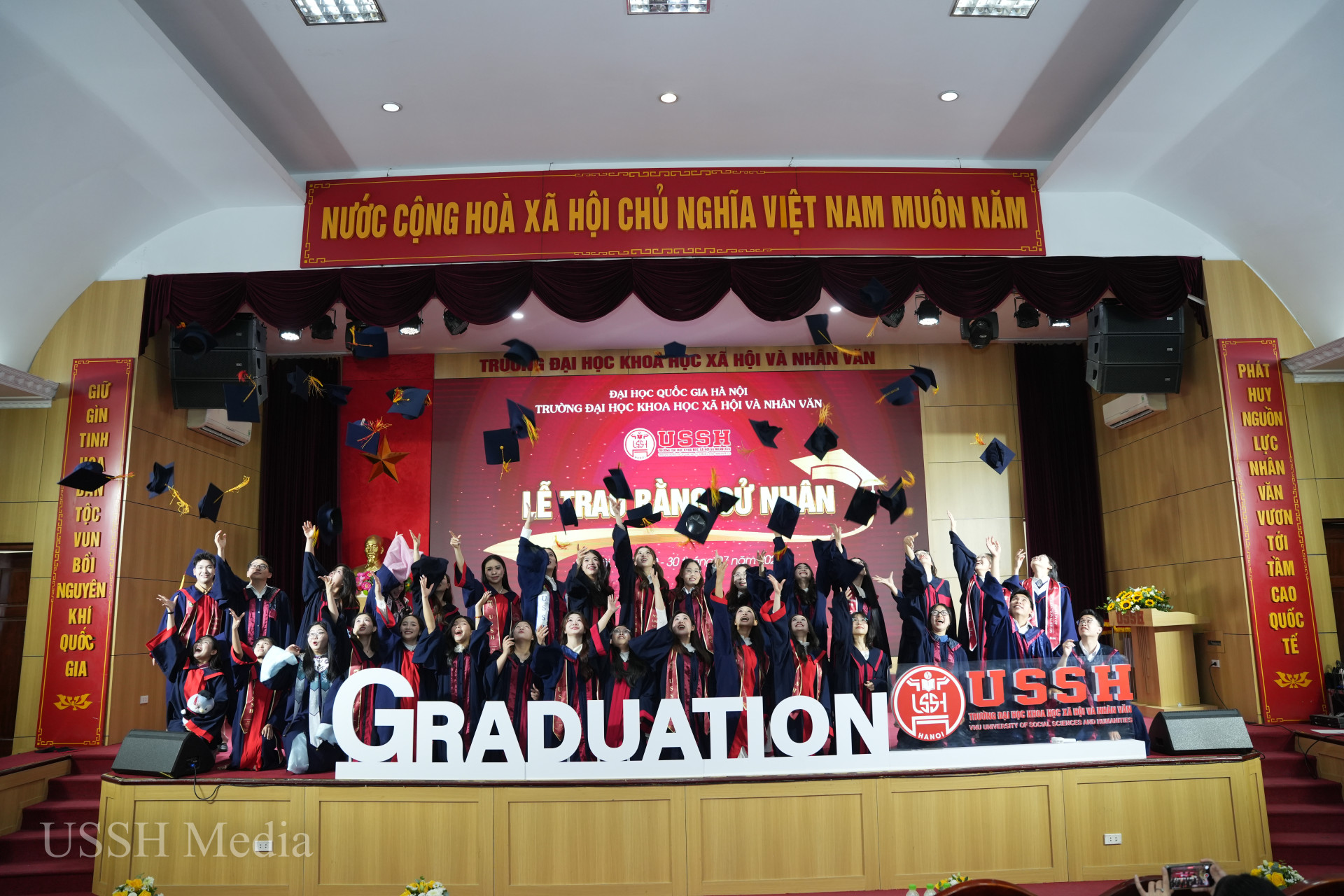 Tân cử nhân K66 và hành trình trưởng thành từ Trường ĐH KHXH&NV