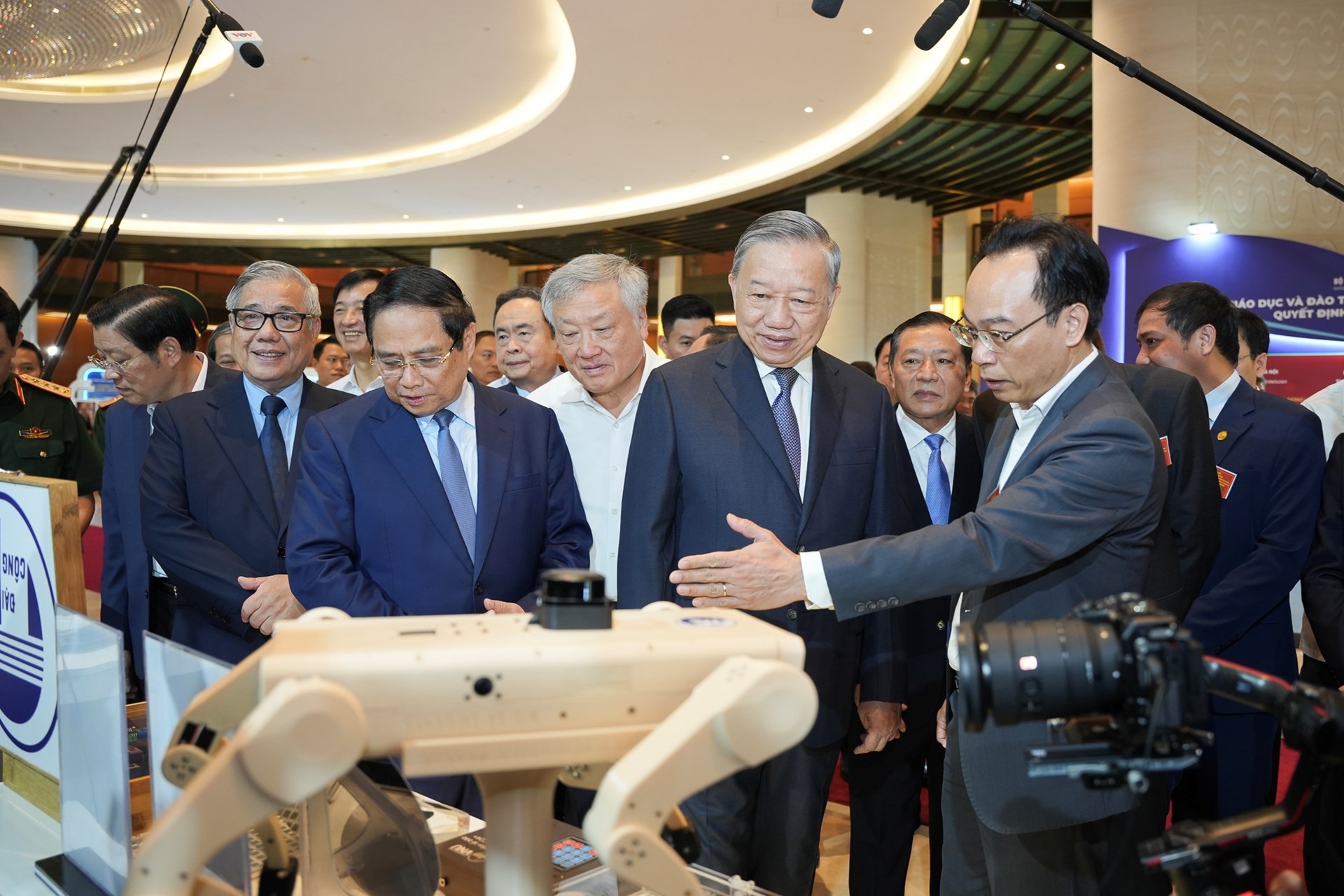 vnu trien lam 80 nam giao duc 37 1